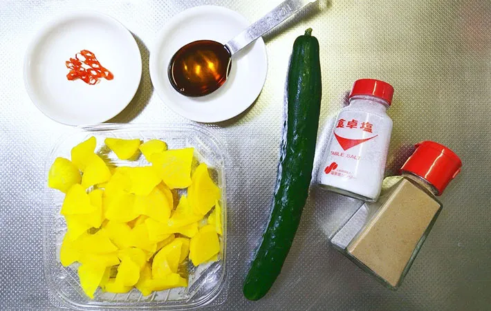 きゅうりとたくあんのピリ辛炒めの材料の画像（撮影:エニママ）