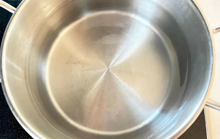 湯を沸かしている画像（撮影：エニママ）