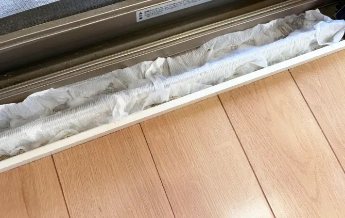 ウタマロクリーナーをトイレットペーパーにかけた画像（撮影：エニママ）