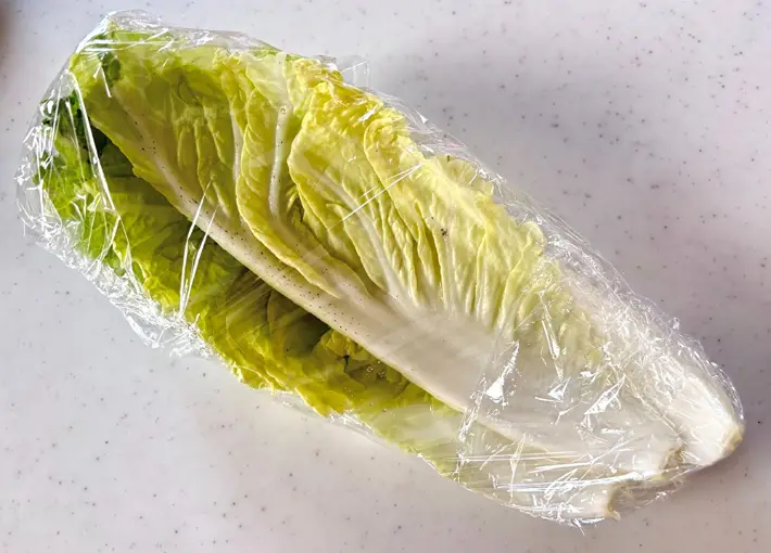 白菜をラップで包んだ画像（撮影：エニママ）