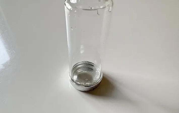 ハッカ油と消毒用エタノールを混ぜた画像（撮影：エニママ）