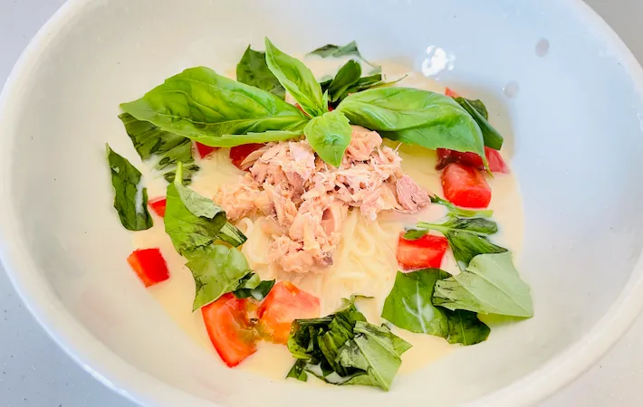 器に盛りつけた『イタリアン豆乳みそそうめん』の画像（撮影：エニママ）