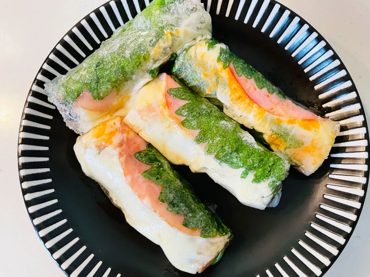 ライスペーパーで作る『大葉ハムチーズ』（撮影：エニママ）