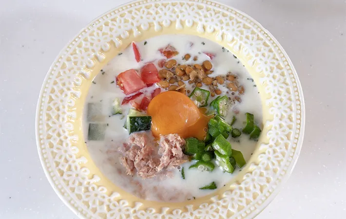 「夏野菜のネバネバばくだん」の完成画像（撮影：エニママ）