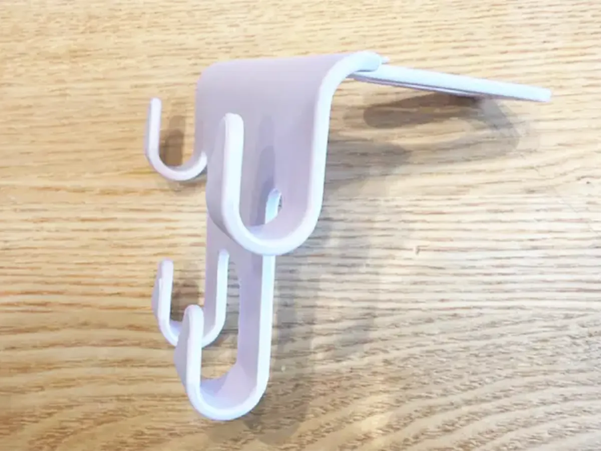 ヘッドレストマルチフックの画像（撮影：エニママ）
