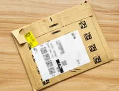 Amazonの紙袋（撮影：grapeライフハック編集部）