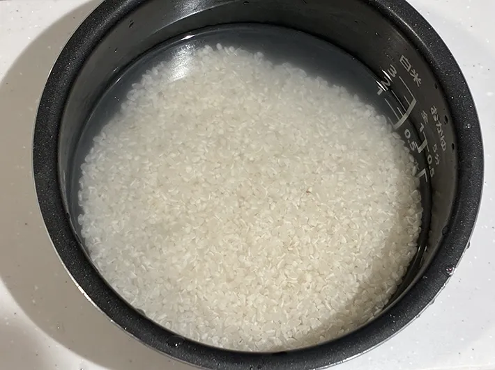 研いだ2合のお米（撮影：grapeフード編集部）