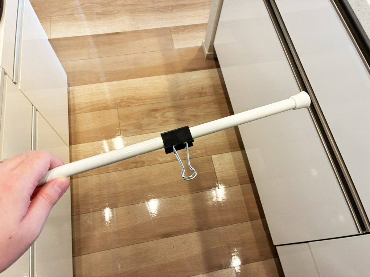 つっぱり棒の活用写真（撮影：grapeライフハック編集部）