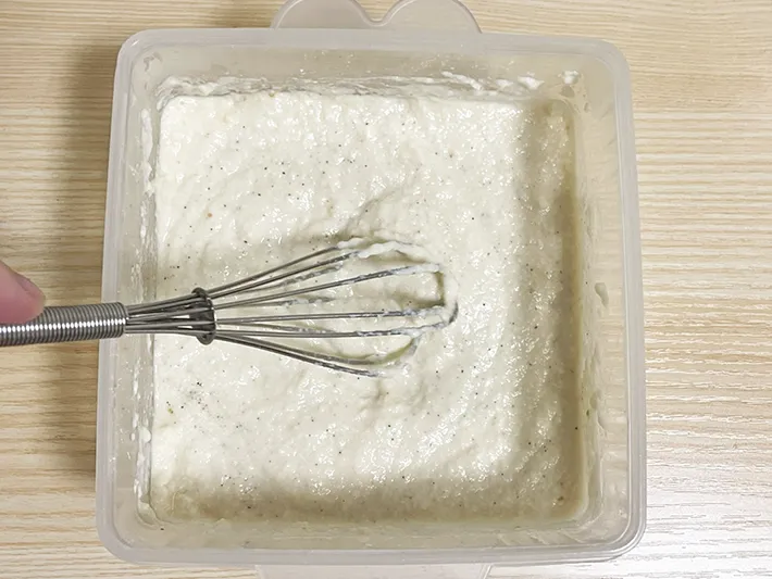 泡立て器で崩した豆腐の写真（撮影：grapeフード編集部）
