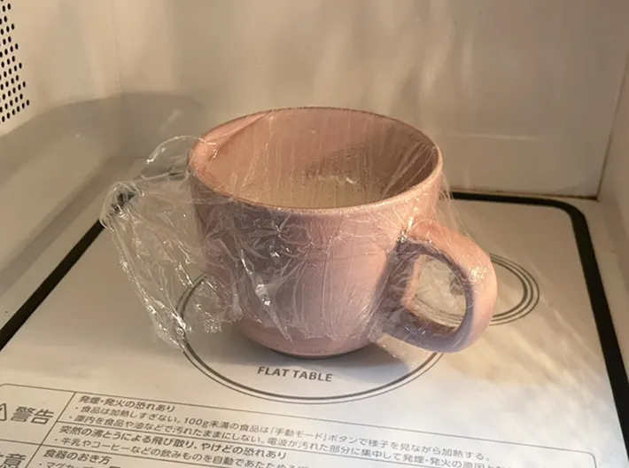 豆乳を電子レンジで温める写真（撮影：grapeフード編集部）