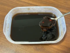 スプーンですくったコーヒーゼリー（撮影：grapeフード編集部）