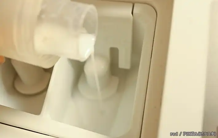 洗濯機と洗剤の写真