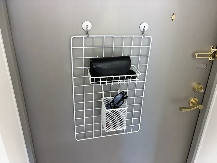 玄関で収納した財布や車の鍵など（撮影：grapeライフハック編集部）