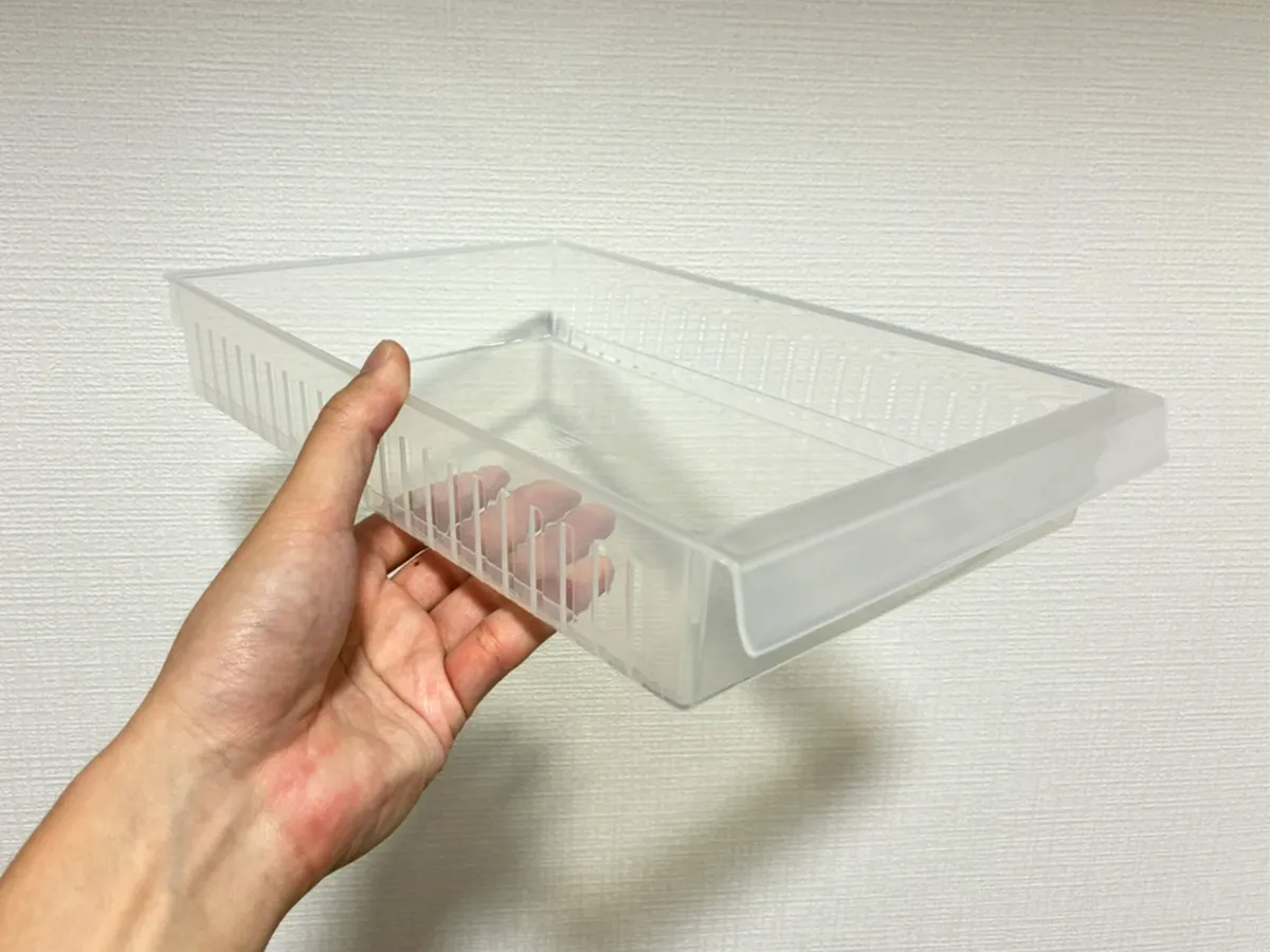 手で持った食品トレー(撮影:grapeライフハック編集部)