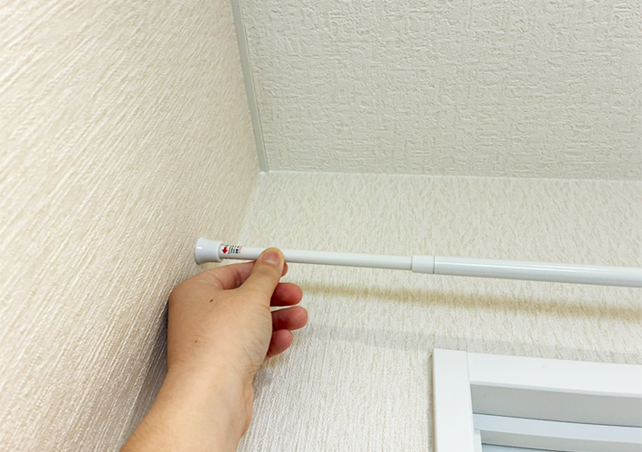 つっぱり棒のトイレ収納写真（撮影：grapeライフハック編集部）