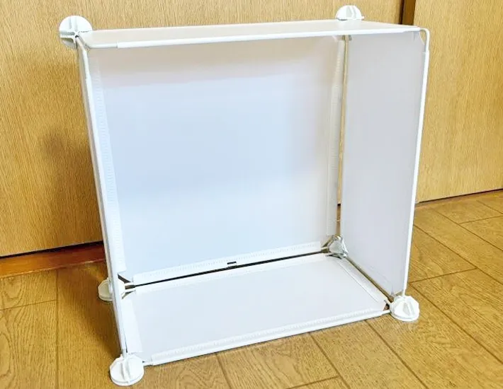『組み立てパネルと連結ジョイント』の写真（撮影：ワード）