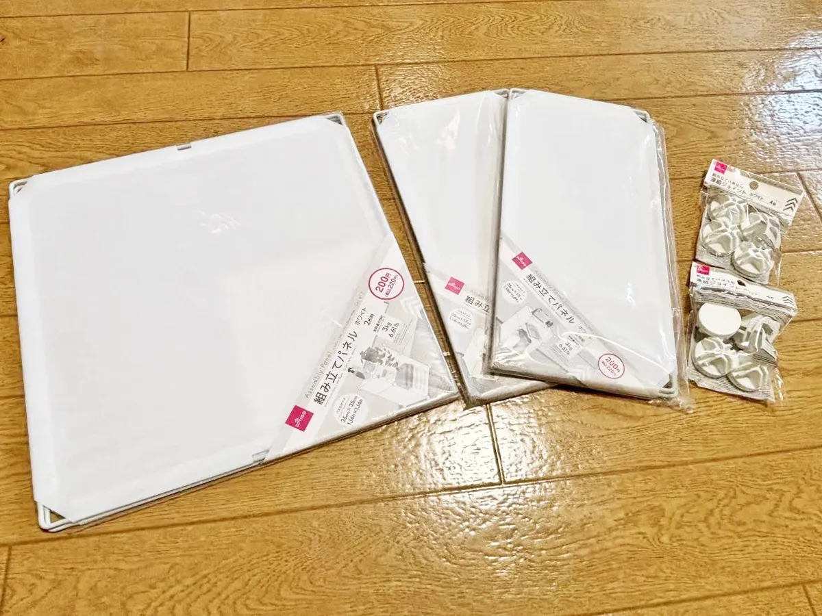 『組み立てパネル2枚組・組み立てパネル用連結ジョイント』の写真(撮影:ワード)