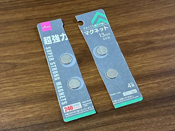 パッケージごと半分にカットしたマグネット（撮影：grapeライフハック編集部）