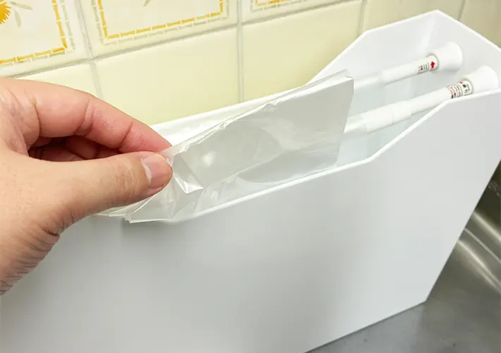 ファイルボックスとつっぱり棒の活用写真（撮影：grapeライフハック編集部）