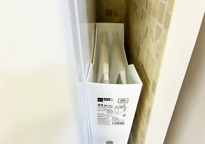 ファイルボックスとつっぱり棒の活用写真（撮影：grapeライフハック編集部）