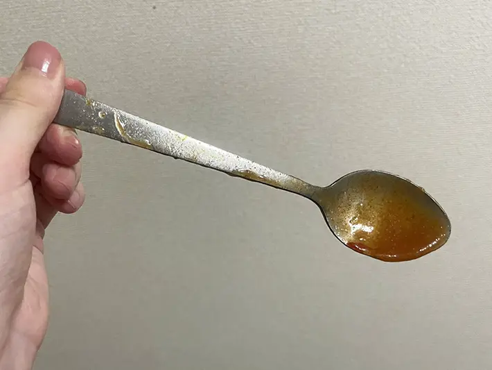 汚れたスプーンの写真（撮影：grapeライフハック編集部）