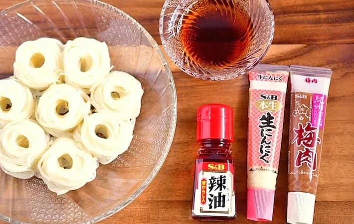 『そうめんとつゆ、調味料』の写真（撮影：小泉明代）