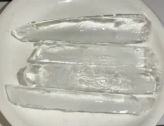 ジッパー袋で作った細長い氷(撮影:grapeライフハック編集部)
