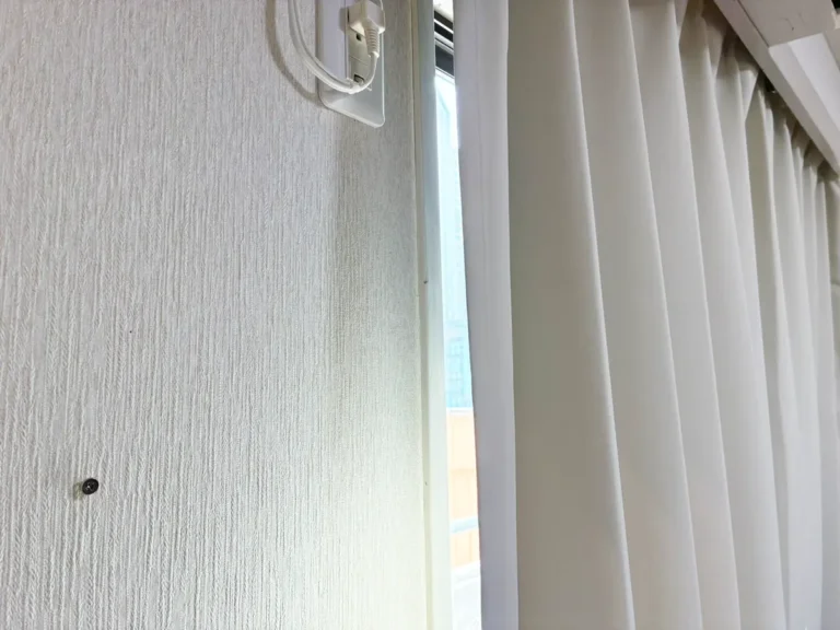 カーテンの日差しの写真（撮影：grapeライフハック編集部）