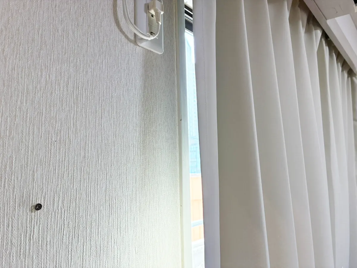 カーテンの日差しの写真(撮影:grapeライフハック編集部)