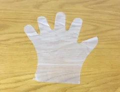 ビニール手袋の活用写真（撮影：grapeライフハック編集部）