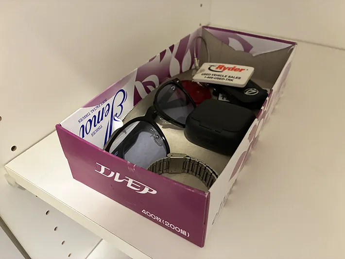 箱ティッシュケースに入れた外出時の小物（撮影：grapeライフハック編集部）
