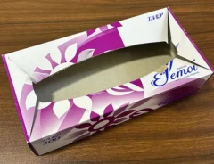 四辺に切れ込みを入れた箱ティッシュ(撮影:grapeライフハック編集部)