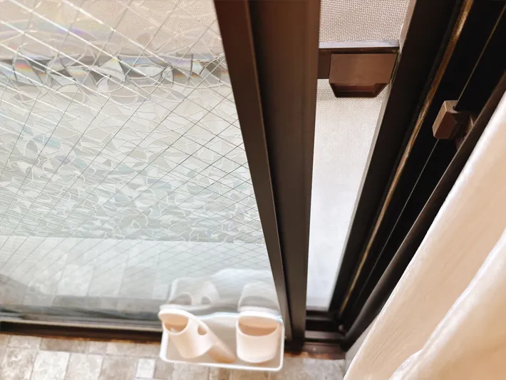 換気中の窓の写真（撮影：grapeライフハック編集部）