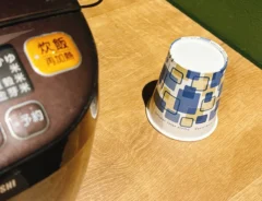 紙コップをひっくり返した写真（撮影：grapeライフハック編集部）