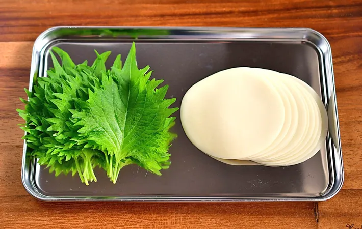 『大葉と餃子の皮』の写真（撮影：小泉明代）