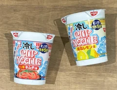 『冷しカップヌードル ピリ辛キムチ味』『冷しカップヌードル 鶏塩レモン味』の写真（撮影：grapeフード編集部）