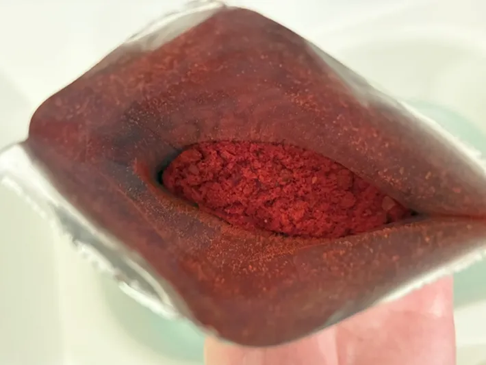 スイカバー入浴剤の中身（撮影：grape編集部）
