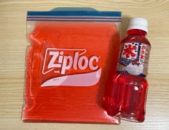 かき氷シロップを入れたジッパー袋の写真（撮影：grapeフード編集部）