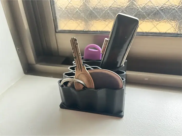 セリアのステーショナリースタンドの写真（撮影：grapeライフハック編集部）