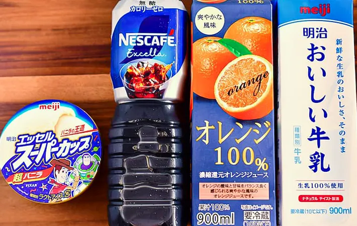 バニラアイスと飲み物の写真（撮影：小泉明代）