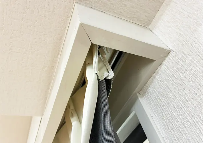 カーテンの光漏れ防止写真（撮影：grapeライフハック編集部）
