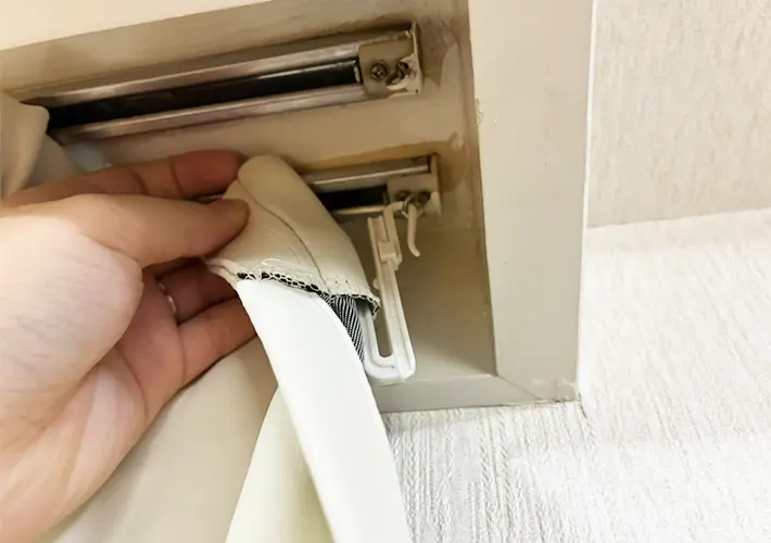 カーテンの光漏れ防止写真（撮影：grapeライフハック編集部）