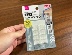手で持ったクリアコードフック（撮影：grapeライフハック編集部）