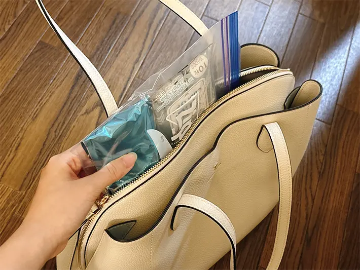 バッグに暑さ対策一式を入れた写真（撮影：grapeライフハック編集部）
