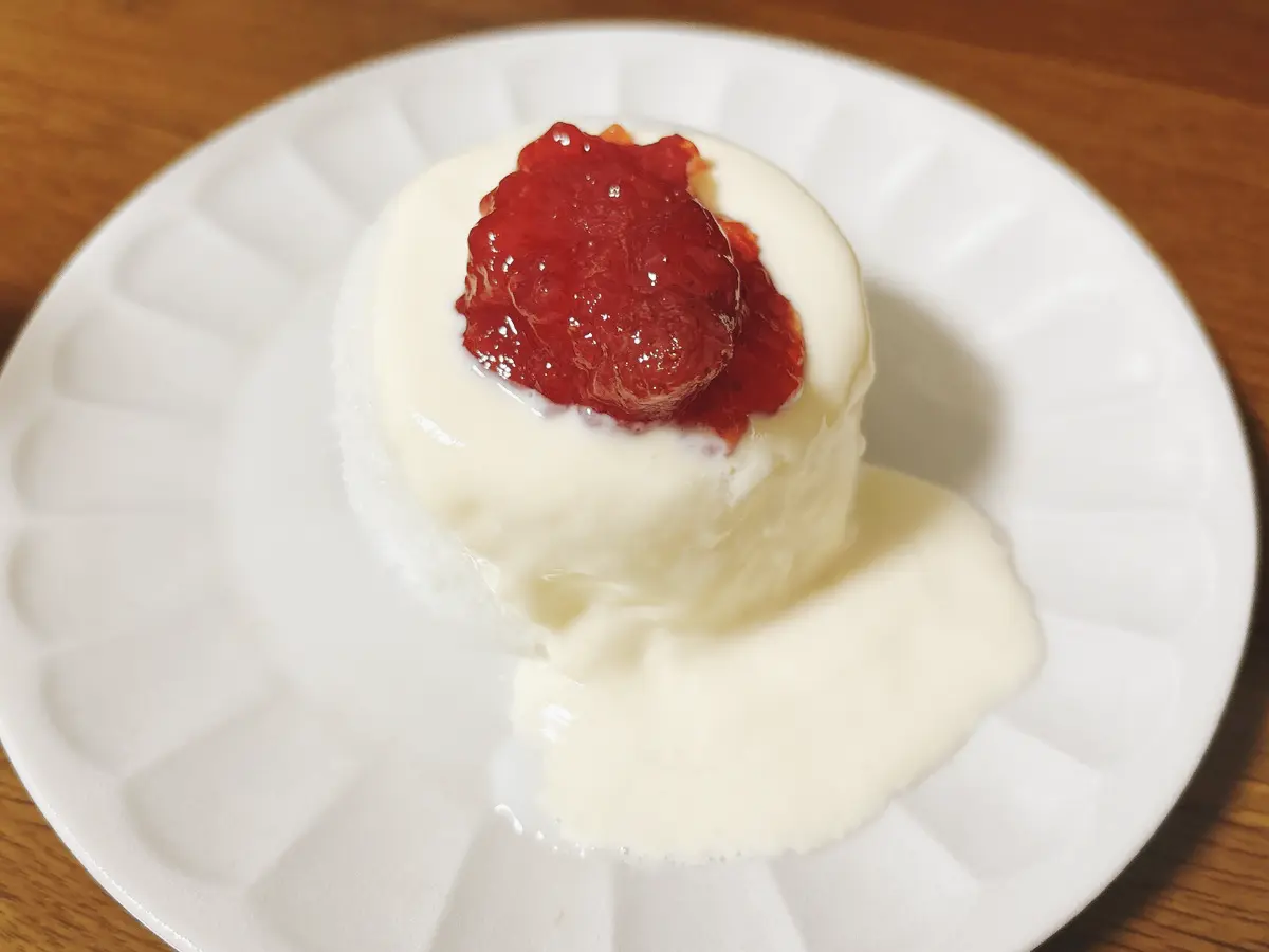 かき氷にジャムとソースをあしらった写真（撮影：grapeフード編集部）