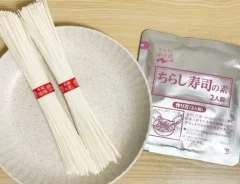 そうめんとちらし寿司の素の写真（撮影：grapeフード編集部）