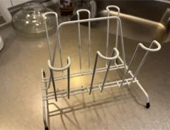 ダイソーのコップスタンドの写真（撮影：grapeライフハック編集部）