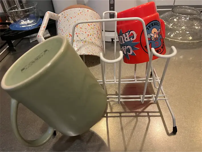 ダイソーのコップスタンドの写真（撮影：grapeライフハック編集部）