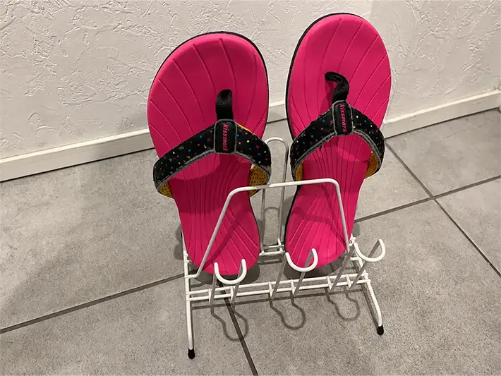 ダイソーのコップスタンドの写真（撮影：grapeライフハック編集部）