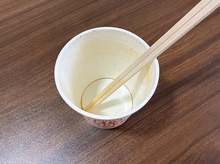 完食したカップヌードル（撮影：grapeライフハック編集部）